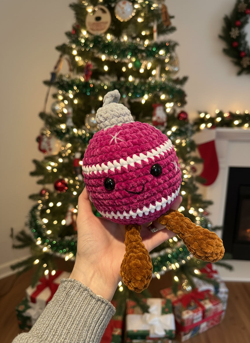 Crochet magenta Bauble