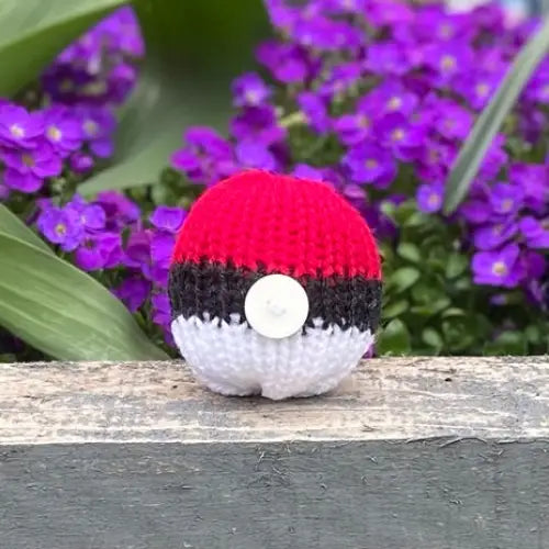 Coloured Balls to catch Small Monsters! - Single Red - GIFT